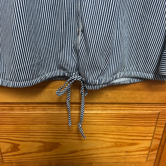 Eden & Olivia blue with white vertical striped size XL button down shirt - Picture 5 of 7
